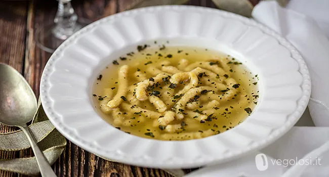 Passatelli in brodo vegani