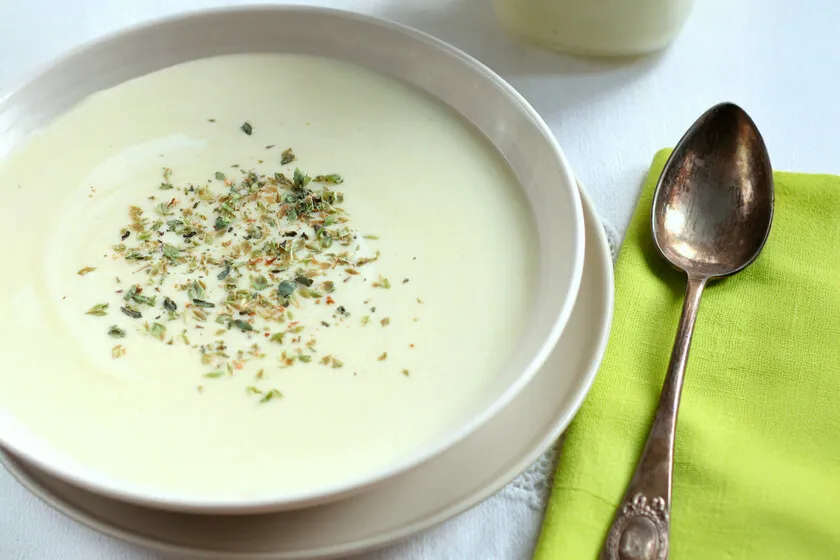 Receta de vichyssoise tradicional: la crema de puerros para disfrutar en frío (y también en caliente)