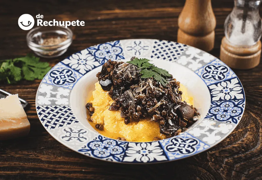 Ragú de berenjena con polenta